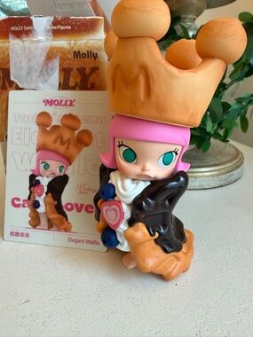 Pop Mart MOLLY Carb Lovers - Elegant Waffle